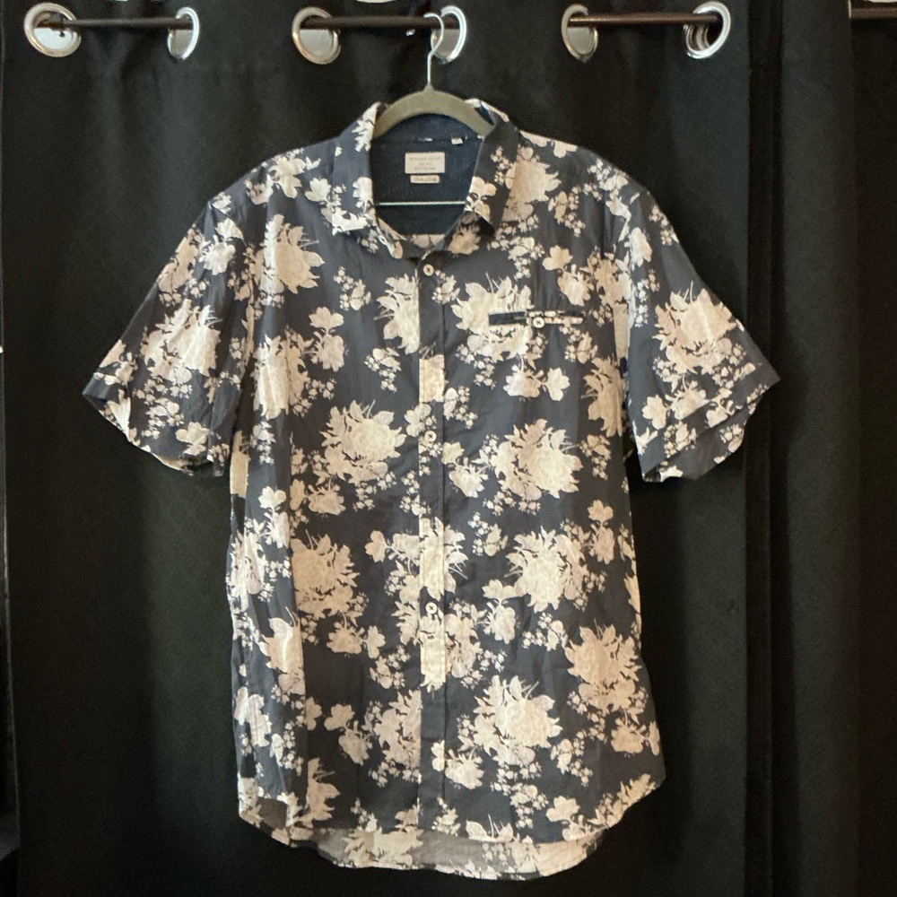 7 Diamonds Blue and White Casual Button Down Shirt